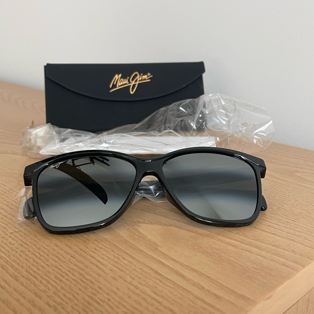 Maui Jim “Pehu” Sunglasses - never been used